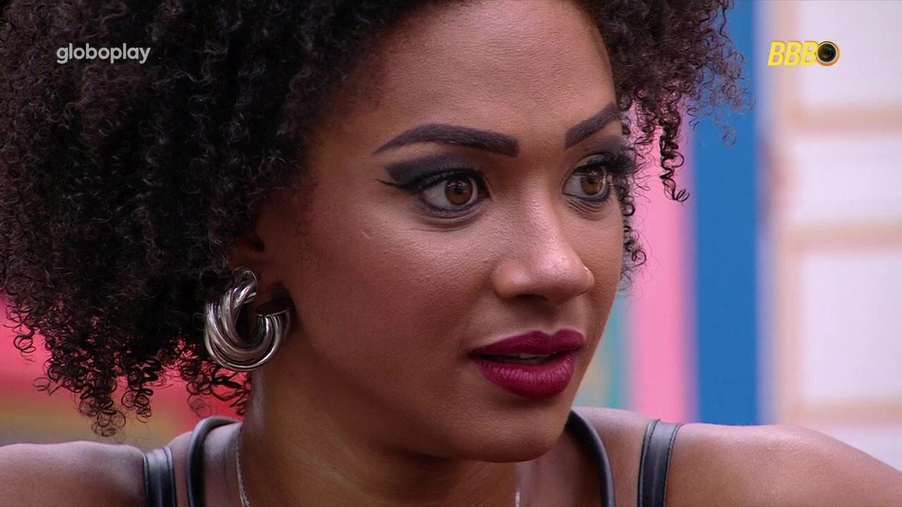 Após eliminação de Diogo, Aline recebe proposta para formar novo casal no BBB 25