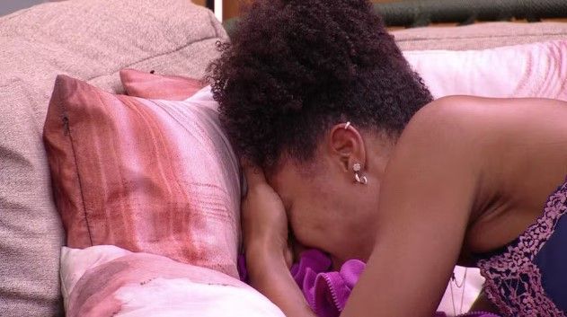 Aos prantos, Aline do BBB25 desabafa: 'Tenho que rugir'
