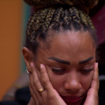 No BBB 25, Aline cai no choro ao relembrar morte de amigo, que também era policial