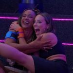 Renata faz ponte de beijo entre Aline e Diogo e sister topa: ‘Próxima festa’