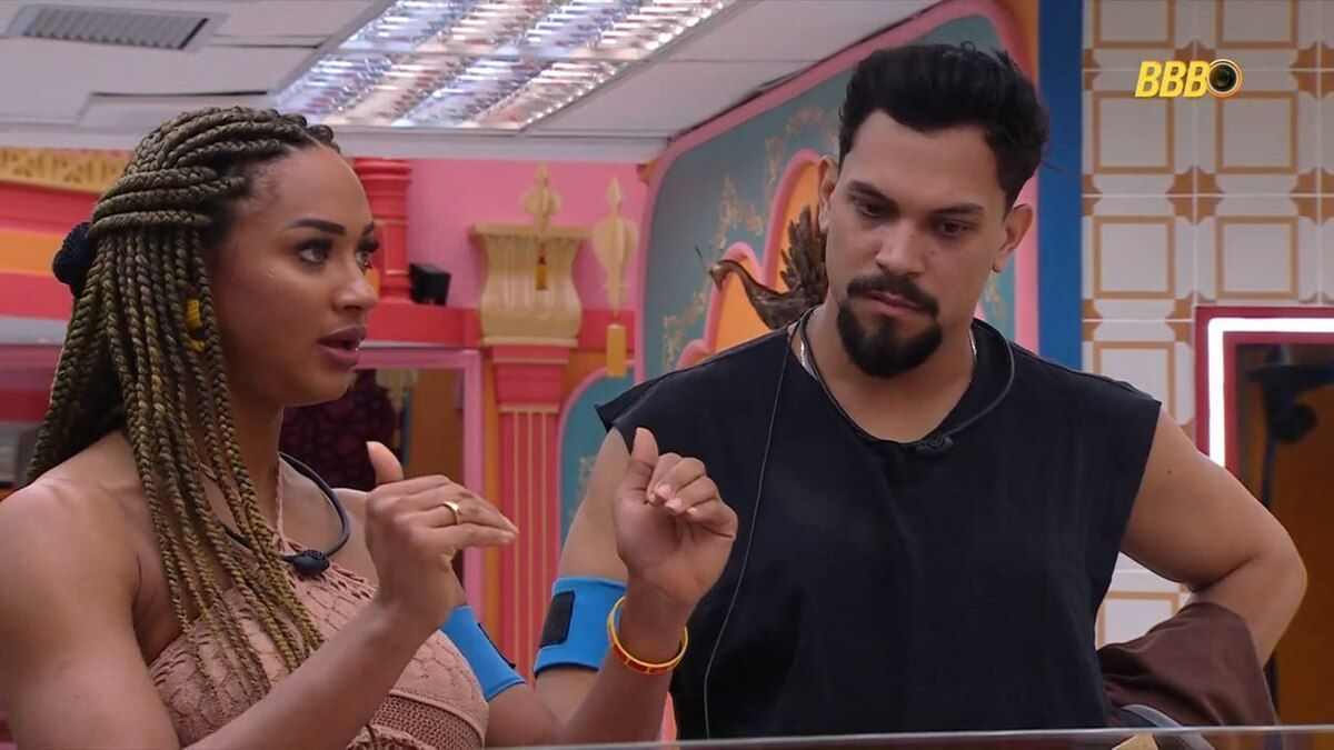 Vinícius, dupla de Aline, coloca plano em prática na primeira festa do BBB 25