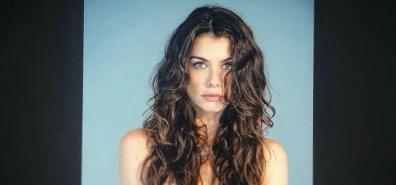 Alinne Moraes afirma não ver problema em sexo com data marcada