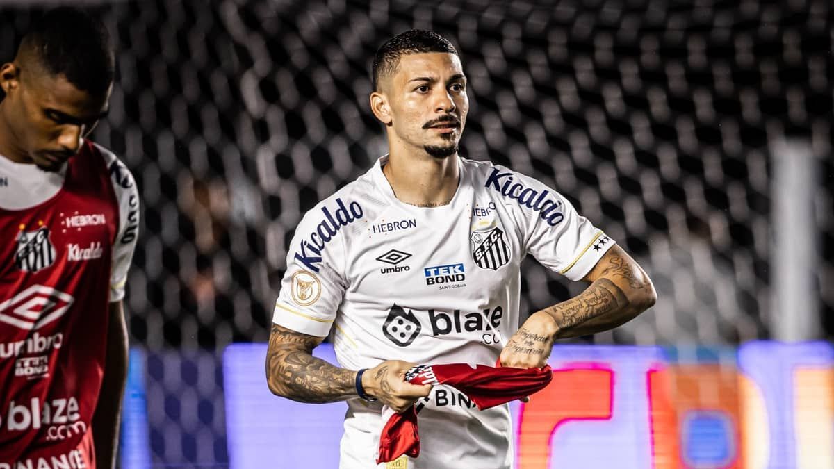 Capitão do Santos admite clima ruim após afastamento de Bauermann