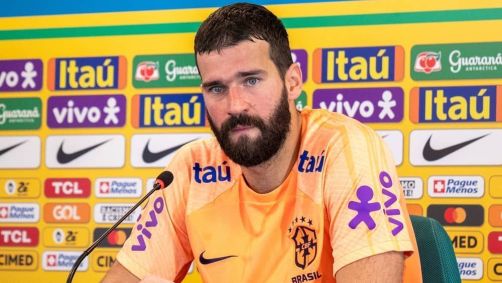 Alisson concedeu entrevista coletiva nesta quarta-feira (15), em Teresópolis