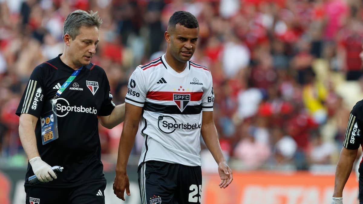 Dorival não vê São Paulo preocupado com Alisson e Lucas para final