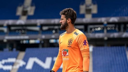 Alisson sofreu um trauma em um dos dedos da mão esquerda em treino da Seleção