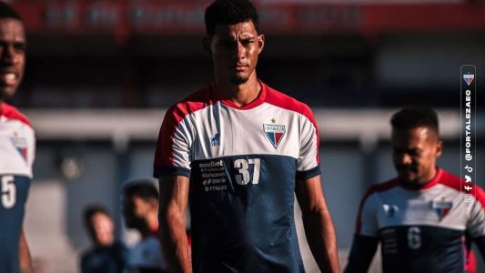 Alix Vinícius, zagueiro de 23 anos emprestado pelo Fortaleza ao Atlético-GO