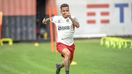 Allan já treina no campo com todo o grupo e pode jogar pela primeira vez com Tite
