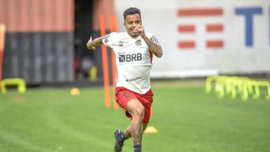 Allan já treina no campo com todo o grupo e pode jogar pela primeira vez com Tite
