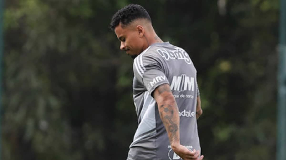 Atlético: sem jogar há quase 100 dias, Allan posta foto com bola 