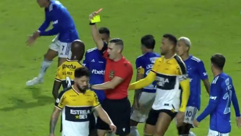 Técnico do Criciúma admite 'besteira' de ex-Cruzeiro em jogo