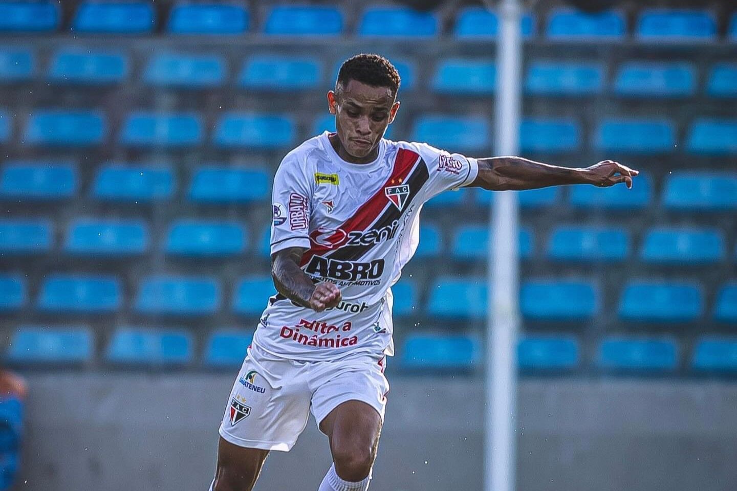 Fortaleza encaminha contratação de atacante revelado no Santos