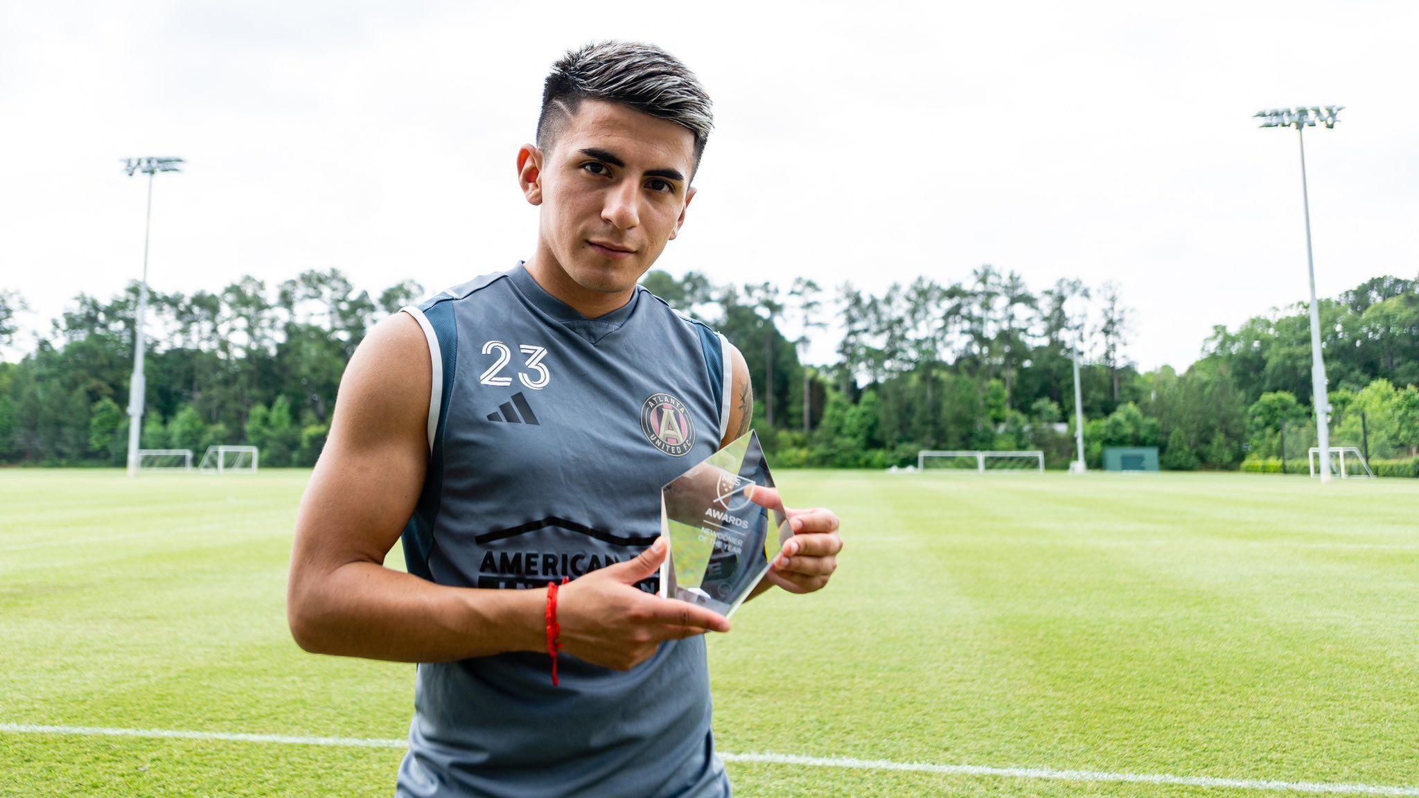 Botafogo tem interesse em Thiago Almada, campeão do mundo pela Argentina