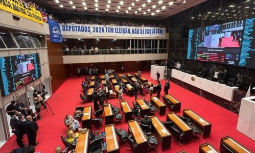Veja os bastidores da votação da PEC do Referendo na ALMG