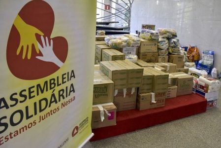 Foto mostra itens coletados pela Assembleia de Minas para envio ao Rio Grande do Sul