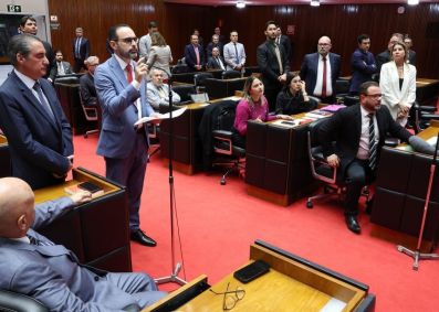 PEC foi aprovada com 52 votos favoráveis e 18 contrários