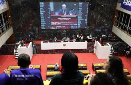 Deputados votaram nesta quarta-feira (5) PEC que acaba com exigência do Referendo para a privatização da Copasa