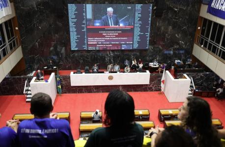 Deputados votaram nesta quarta-feira (5) PEC que acaba com exigência do Referendo para a privatização da Copasa