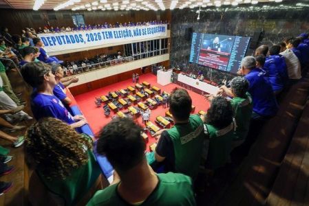 Galerias lotadas durante a sessão de votação da PEC do Referendo em segundo turno