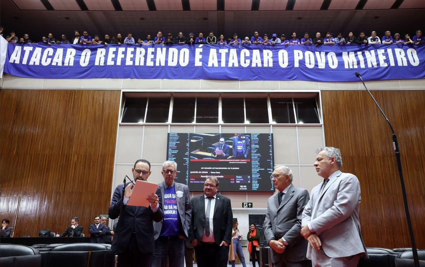 Oposição adia votação e debate sobre PEC do referendo da Copasa deve invadir a noite desta quinta