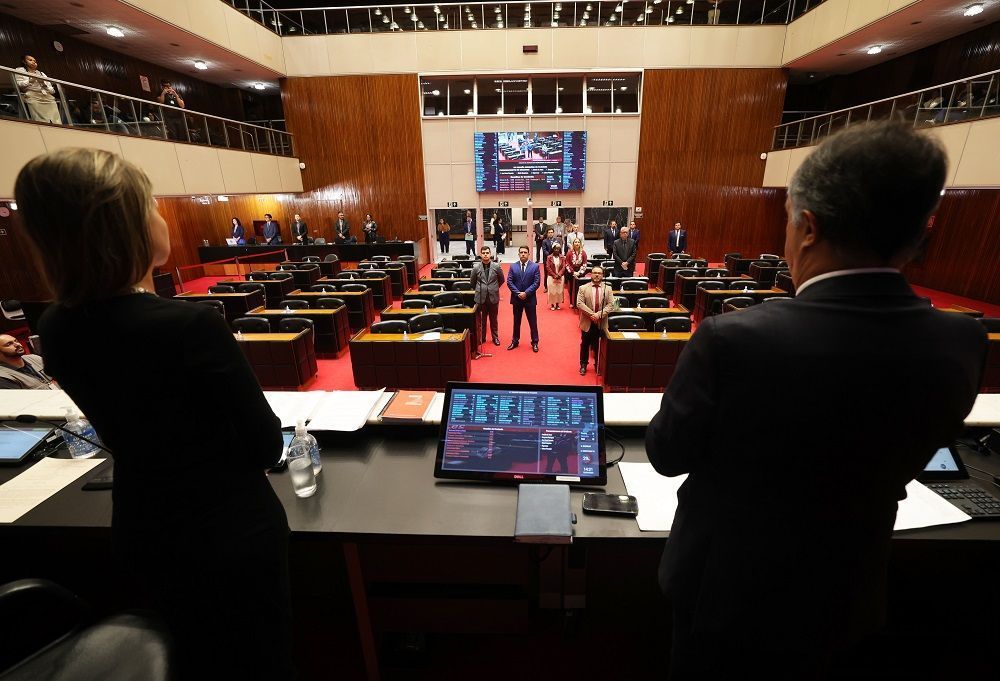 Deputados do PL e do PT discutem por causa de livro usado em escola de Minas