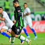 América: Aloísio brinca com golaço na Sul-Americana: 'Comemoração foi mais difícil'