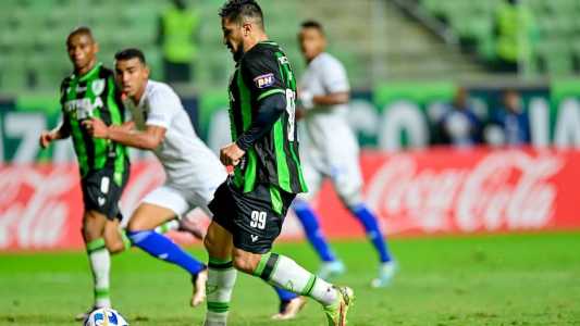 Aloísio abriu o placar para o América com o golaço diante do Millonarios