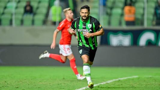 Aloísio marcou duas vezes de pênalti no jogo da ida em Belo Horizonte