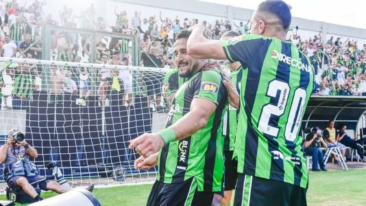 Aloisio marcou o primeiro gol do América sobre o Cruzeiro
