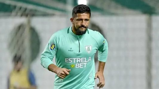 Aloísio trata lesão muscular na coxa esquerda