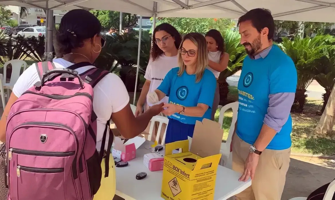 Anvisa alerta para uso de relógios para medição de glicemia; nenhum dispositivo está regularizado