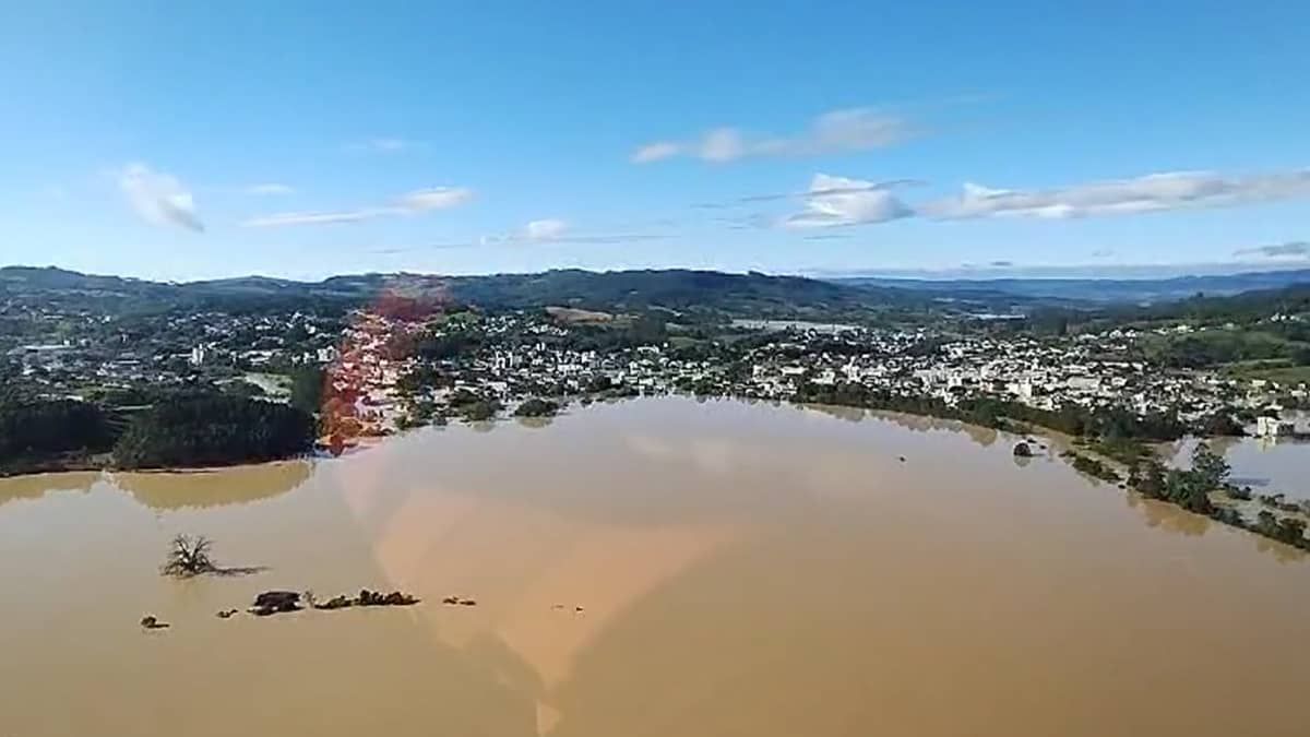 Alto do Vale do Itajaí, em Santa Catarina, registra alagamentos após fortes chuvas 