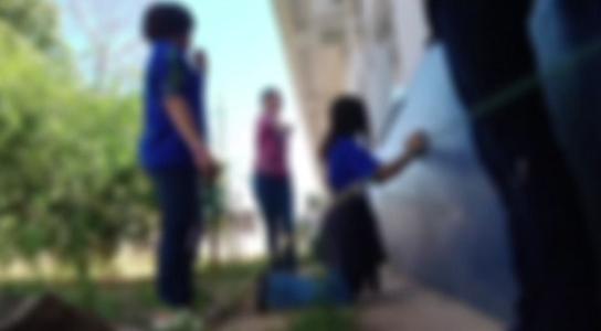 Aluna é espancada por colegas de escola e agredida com cabo de vassoura no MT.