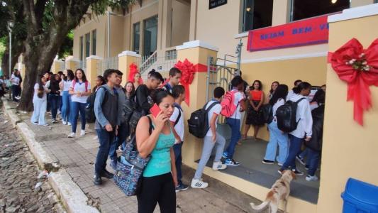 Alunos da rede estadual voltaram às aulas nesta segunda-feira (6)