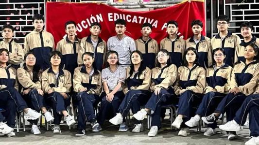 Alunos de uma escola peruana copiaram o Manto da Massa, do Atlético