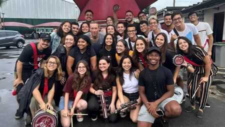 Alunos foram surpreendidos com visita de Chris Martin