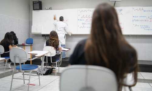 Novo Plano de Educação aumenta metas para alfabetização e mira equidade e cidadania digital | CNN Brasil