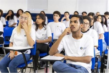 Alunos no Instituto Eurofarma