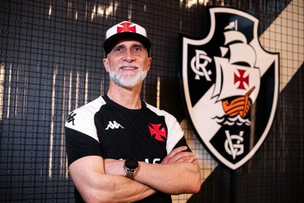 Vasco anuncia contratação do técnico português Álvaro Pacheco
