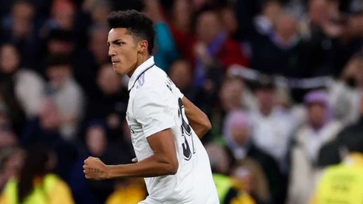 Promessa uruguaia marca e livra Real Madrid de derrota em dérbi com o Atlético