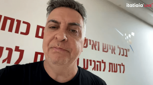 Álvaro Damião dá entrevista exclusiva à Itatiaia diretamente da saída de bunker em universidade próxima a Tel Aviv, em Israel