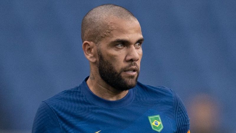 Em liberdade provisória, Daniel Alves abre empresa de agenciamento de atletas