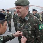 Alvo da PF nesta sexta, tenente do Exército visitou Mauro Cid na prisão e teria retirado Rolex do acervo