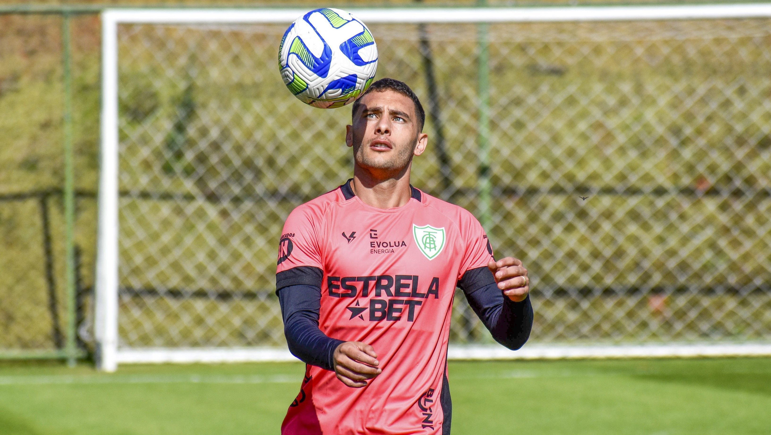 Técnico do América revela por que Martínez ainda não estreou em 2024