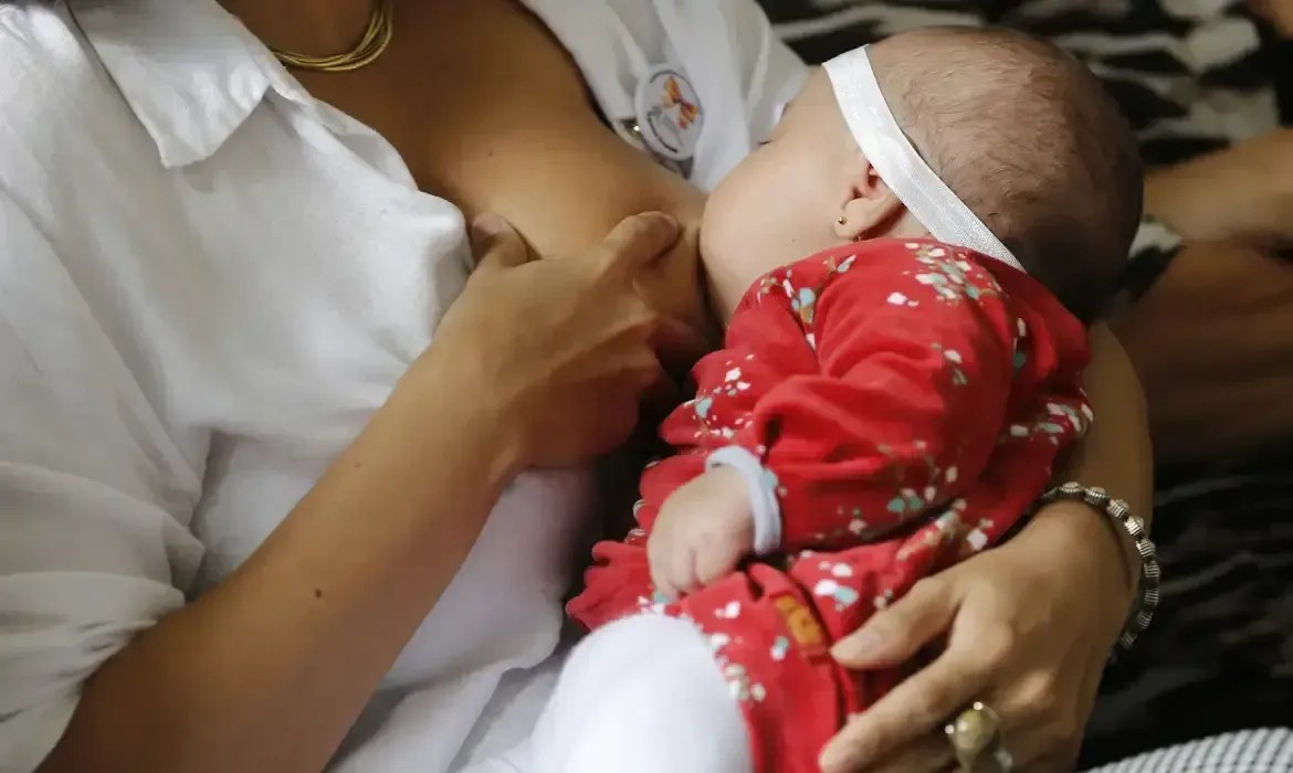 'Alimento Vivo': Agosto Dourado reforça a importância do leite materno