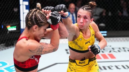 Amanda Ribas (de amarelo) venceu Luana Pinheiro por nocaute