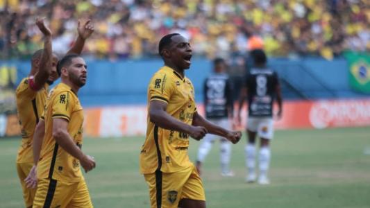 Amazonas celebrou classificação à Série B após vitória sobre o Botafogo-PB