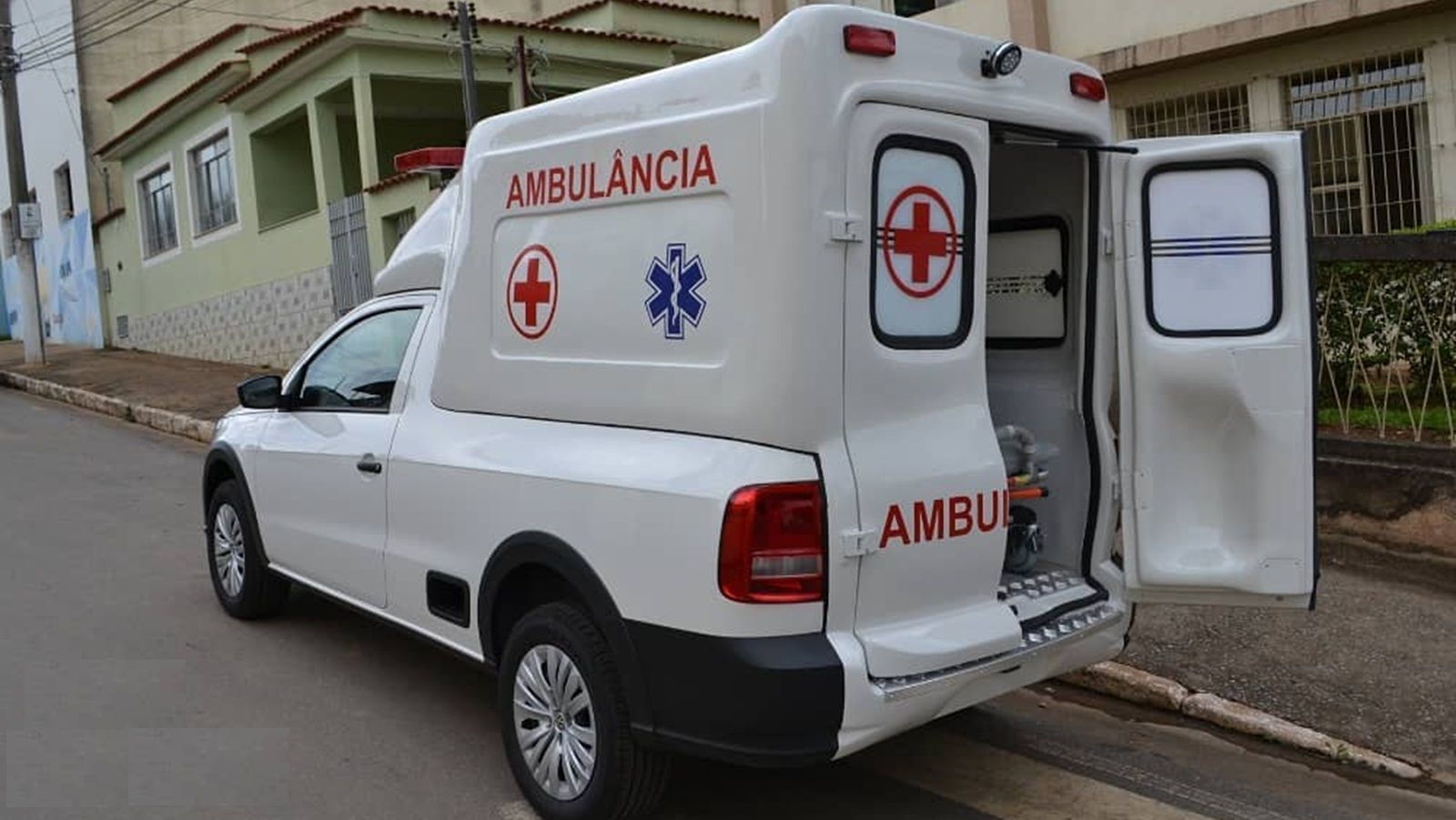 Homem furta ambulância com paciente dentro em MG: 'aproveitar e dar uma voltinha'