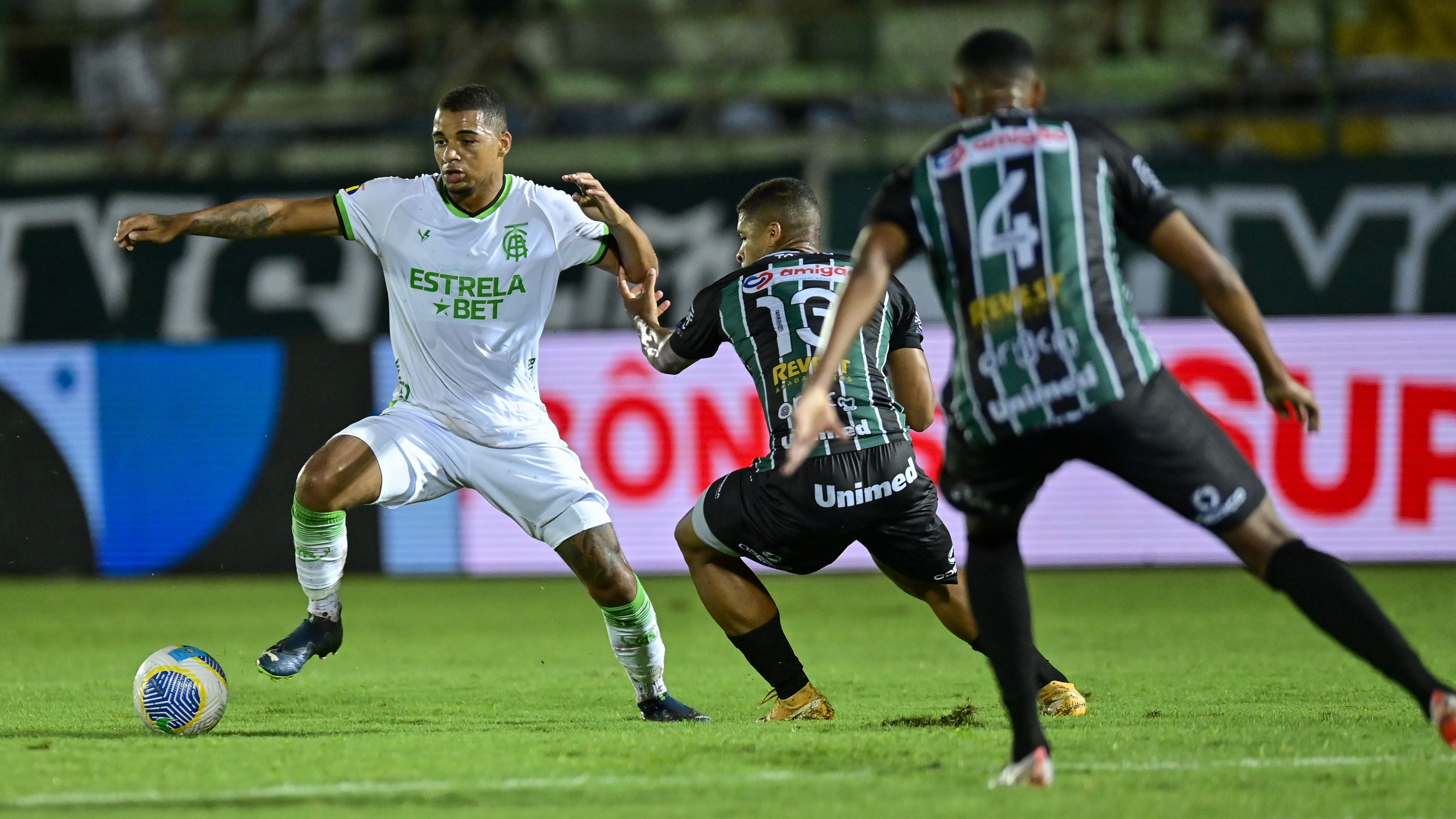 América leva gols nos acréscimos, perde para o Maringá e cai na Copa do Brasil
