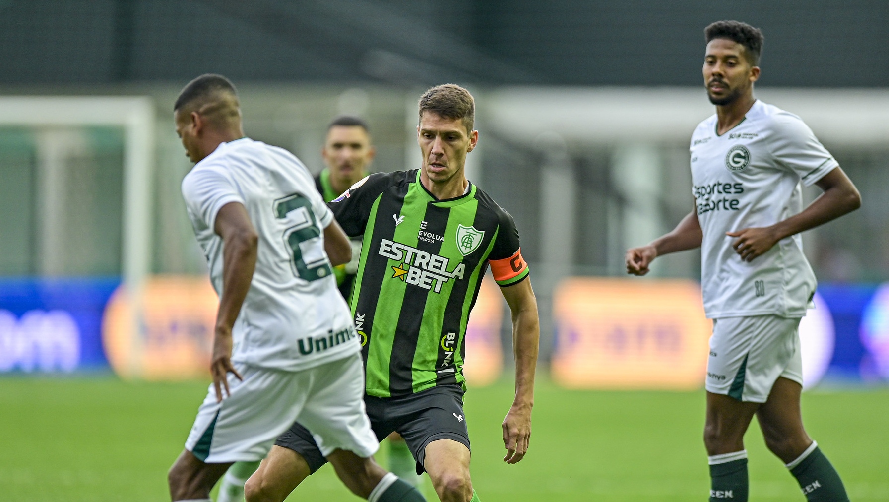 Sem pretensões, Goiás e América se enfrentam pelo Brasileiro em duelo de rebaixados